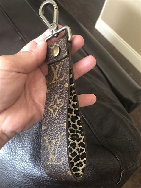 keychain wristlet louis vuitton